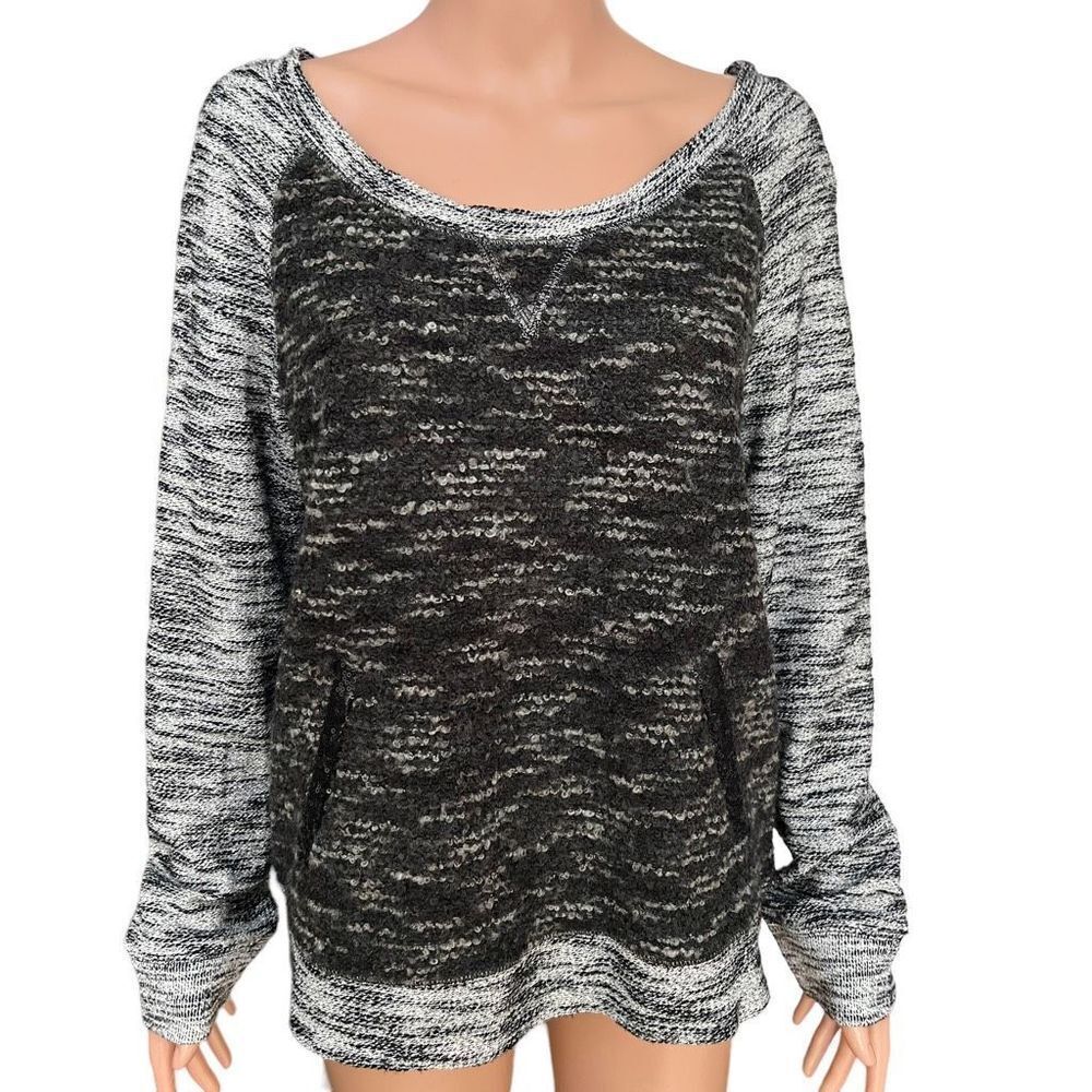 Miss Me Black and White Crew Neck Sweater large 💗 💗💗